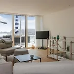 船上ホテル 3 Bedroom Amazing Ship In