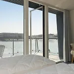 船上ホテル 3 Bedroom Amazing Ship In