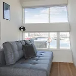 3 Bedroom Amazing Ship In 船上ホテル Neksø