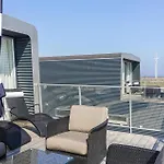 3 Bedroom Amazing Ship In 船上ホテル Neksø