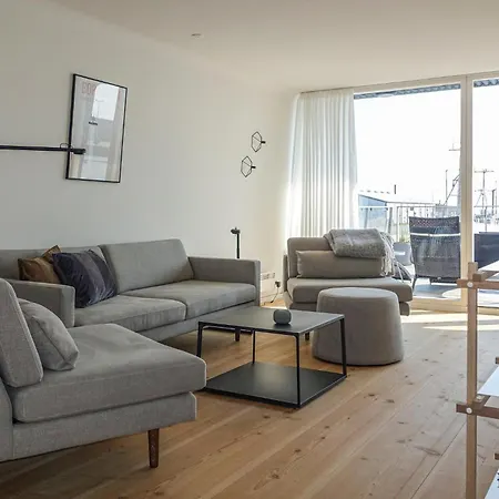 3 Bedroom Amazing Ship In Botel