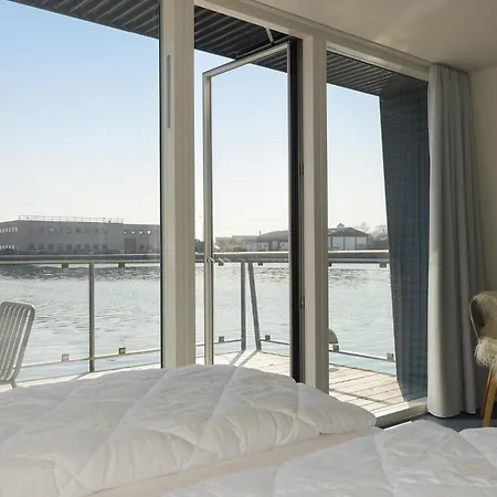 Botel 3 Bedroom Amazing Ship In