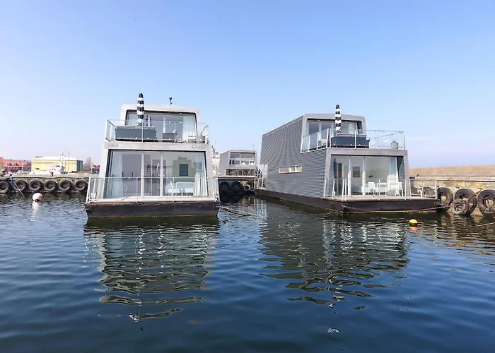 3 Bedroom Amazing Ship In 船上ホテル Neksø