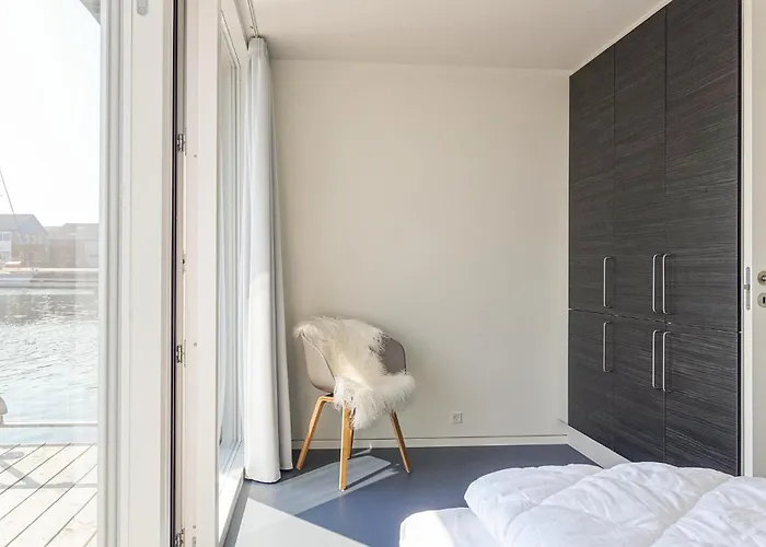 3 Bedroom Amazing Ship In