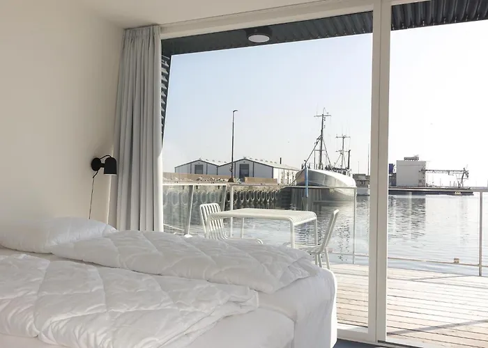 3 Bedroom Amazing Ship In 船上ホテル