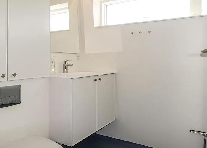 3 Bedroom Amazing Ship In 船上ホテル Neksø