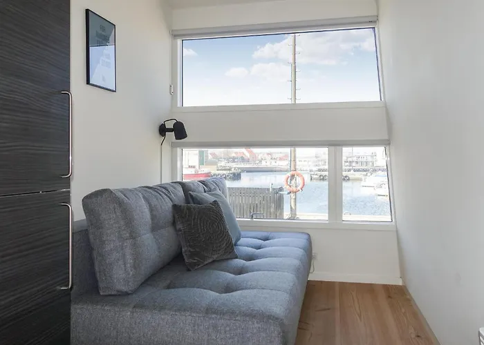 3 Bedroom Amazing Ship In 船上ホテル Neksø