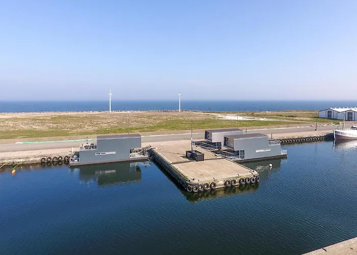 3 Bedroom Amazing Ship In 船上ホテル Neksø